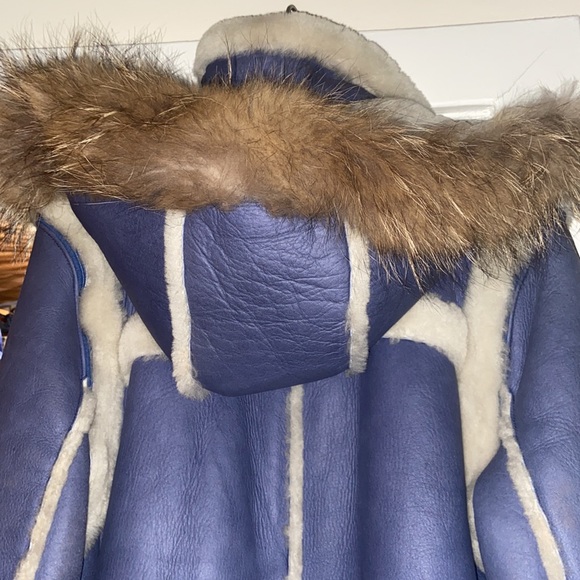 Blue Shearling with a fox trim hood - Picture 7 of 12
